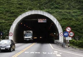 Passing Tunnel Without Lights, How Much Are Cars Fined? Professional Garage Thanh Phong Auto HCM 2022