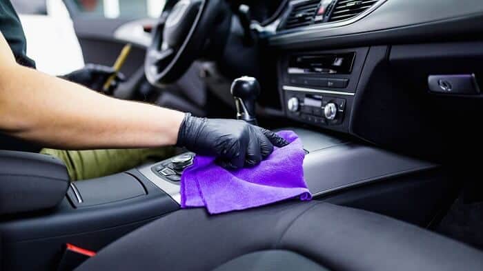 Carry out cleaning inside the car's interior