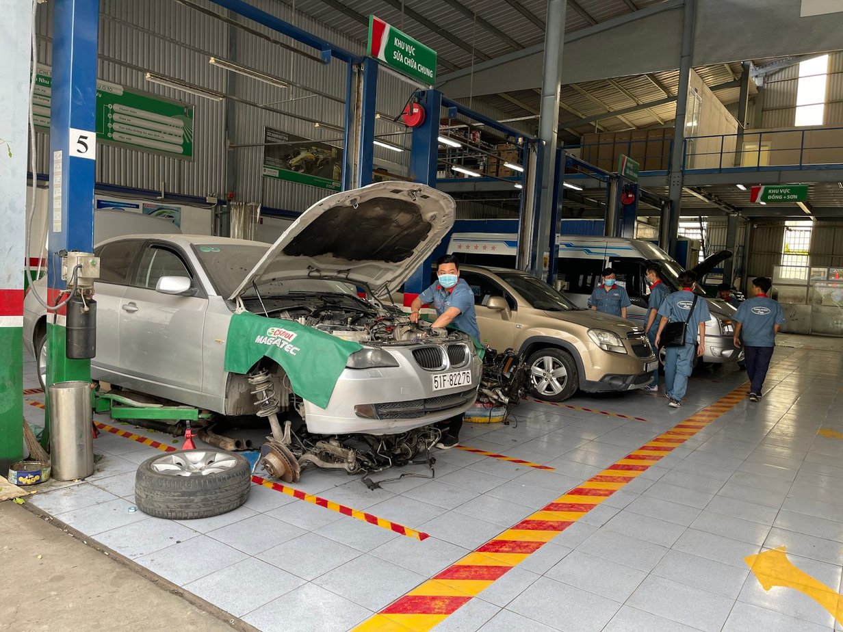Professional Car Refrigeration Inspection & Maintenance Service & Maintenance Service Thanh Phong Auto HCM Garage 2023