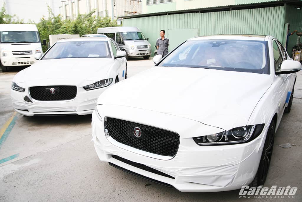 The first 2015 Jaguar Car couple to dock in Vietnam professionally Garage Thanh Phong Auto HCM 2022