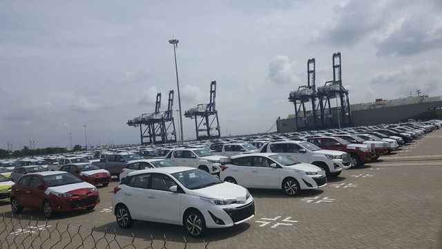 Cheap Cars Massively Landed; Thousands of Russian Cars Are "Specialized" Into Vietnam to secure Garage Thanh Phong Auto HCM 2022