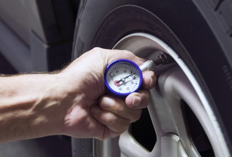 Lốp xe là bộ phận quan trọng cần kiểm tra thường xuyên