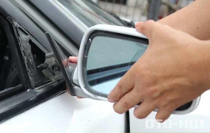 how to adjust car rearview mirror