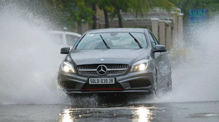 Các lưu ý khi sửa chữa, bảo dưỡng xe ô tô ngập nước mùa mưa