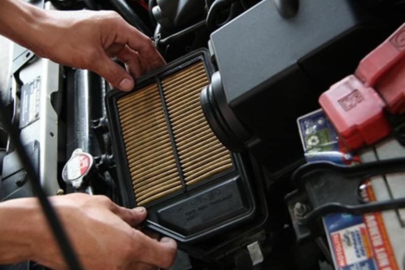 Maintenance of car air filter will help the car save more fuel
