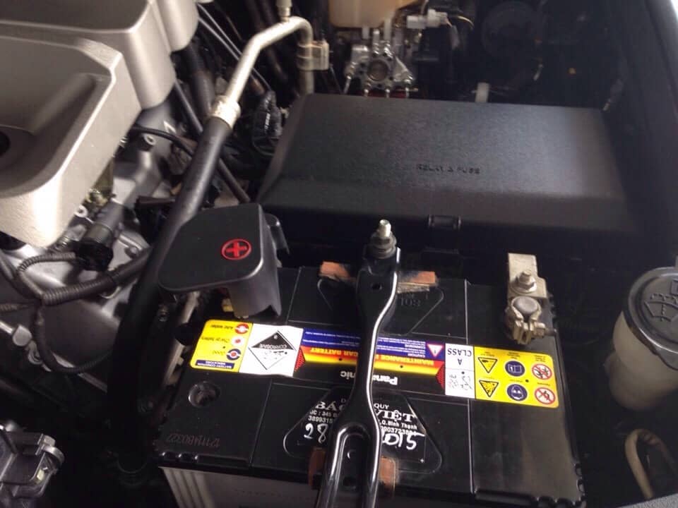 Instructions on how to clean and maintain the prestigious car's engine compartment Garage Thanh Phong Auto HCM 2022