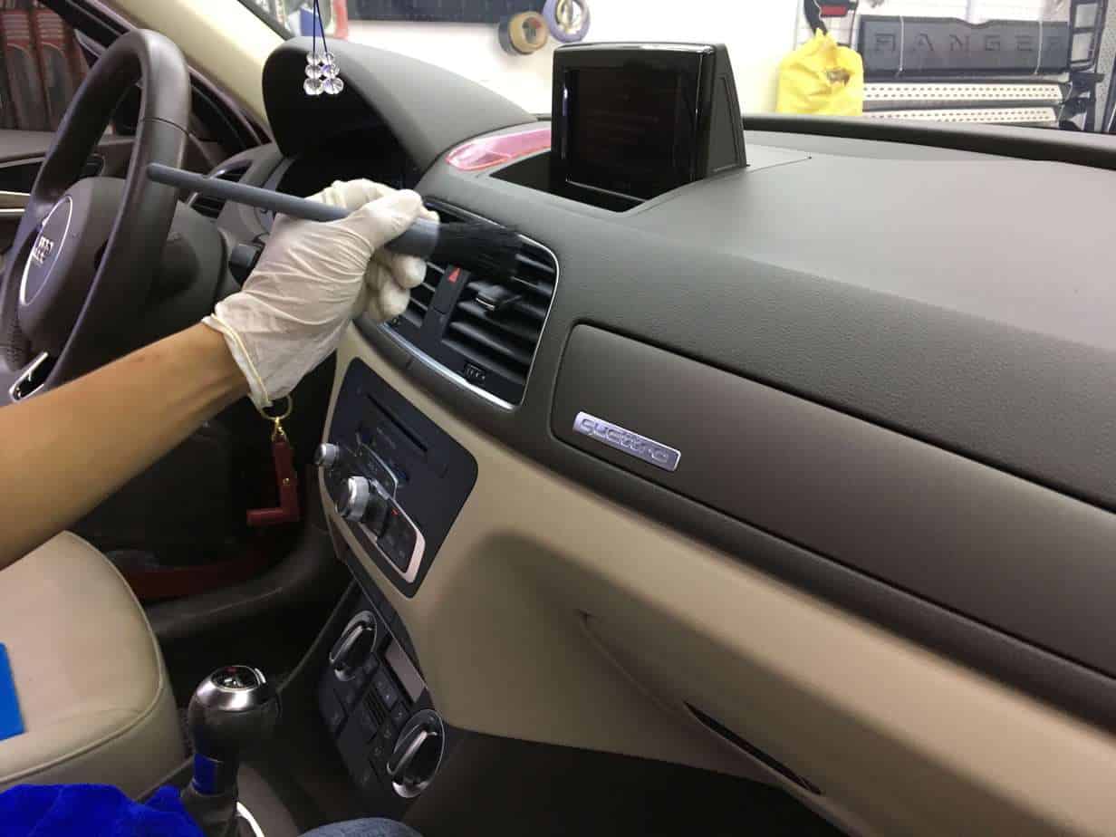 Should take the car to the prestigious garage to be cleaned, maintained car interior according to the manufacturer's schedule