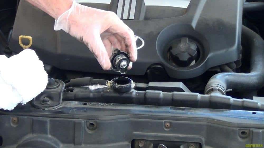 Procedure for troubleshooting a car water tank that is punctured while on the move