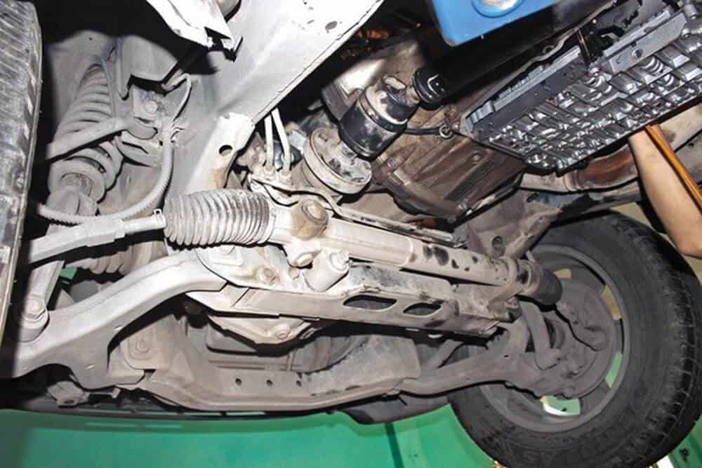If the crankshaft is worn out or the cross joint is loose, the car will vibrate and make unpleasant noises