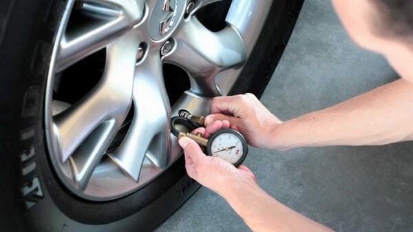 On-site Repair Process When Cars Are Damaged Professional Wheel Placement Corner Garage Thanh Phong Auto HCM 2022