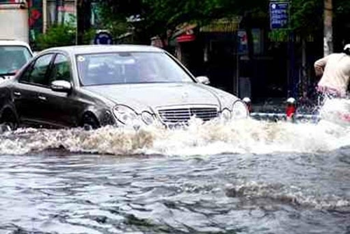 10 Things To Do When Cars Are Inundated With Water, Water Strike Guaranteed Garage Thanh Phong Auto HCM 2022