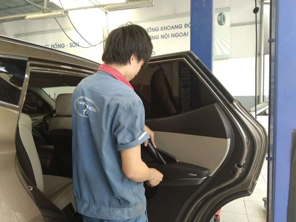 CAR CARE PACKAGE 7 INDICATORS 1: floor lining, muffler, engine compartment, prestigious interior Garage Thanh Phong Auto HCM 2022