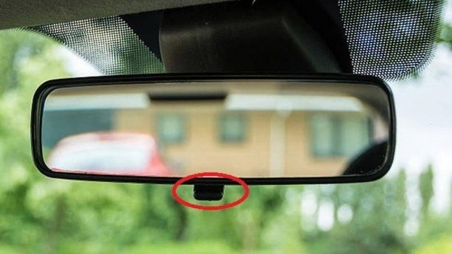 Drivers should turn off anti-glare mirrors when traveling at night