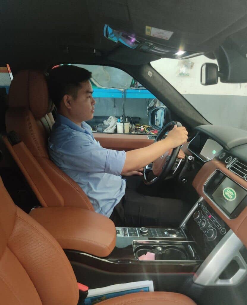 Revealing the Most Prestigious Car Driving Position at Garage Thanh Phong Auto HCM 2022