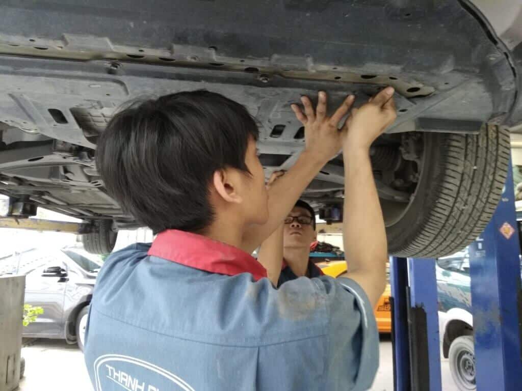 Nên Hay Không Nên Sơn Phủ Gầm Xe Ô Tô cao cấp Garage Thanh Phong Auto HCM 2022