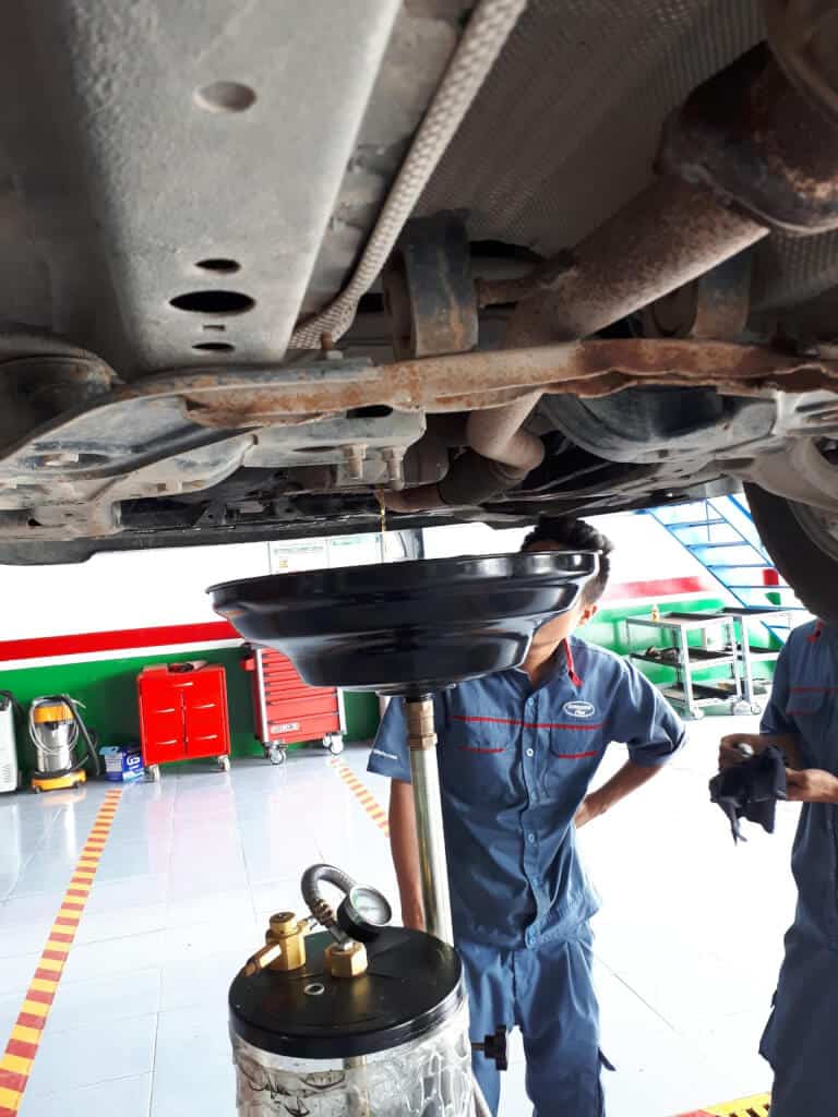 Nên Hay Không Nên Sơn Phủ Gầm Xe Ô Tô cao cấp Garage Thanh Phong Auto HCM 2022