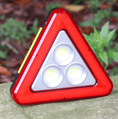 "Triangle warning sign for cars with LED lights - Triangle warning lights for cars with LED lights - There are many modes: warning light, flashing red light warning, white light lighting - Very bright light strong - 30w power - Very effective warning - The sign uses 3 3A batteries - Dimensions: 1 side of the triangle is 19 cm"