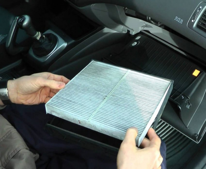Instructions to change the air filter of Mazda cars