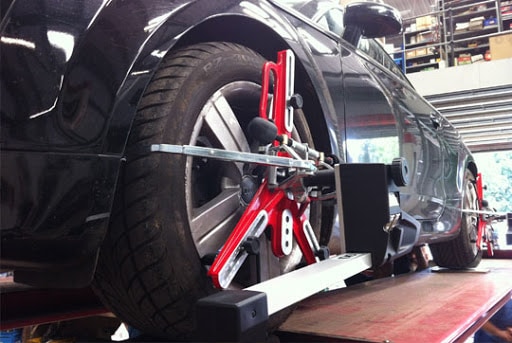 Adjusting the angle of the car wheel