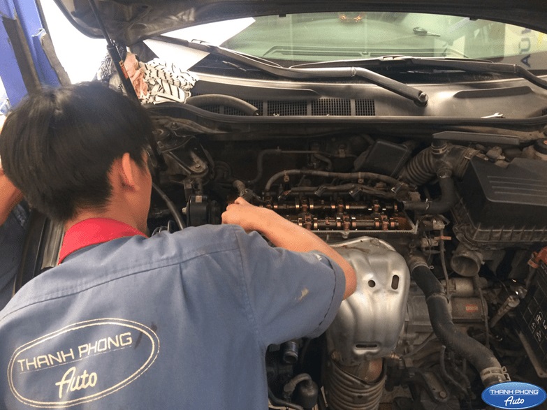 AUTO ENGINE REPAIR (MECHANICAL) COURSE with quality Garage Thanh Phong Auto HCM 2022
