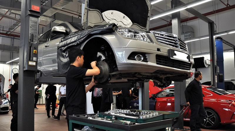 Professional Automobile Repair and Maintenance Garage in Tan Binh District