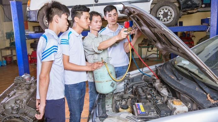 Vocational training course in auto repair at Ho Chi Minh City Vocational College