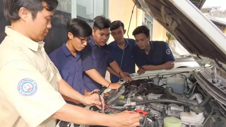 Automotive electrical training in Tay Ninh