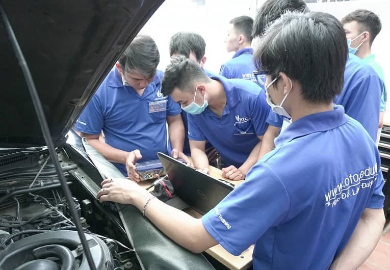 Professional training in automotive electrical skills in Tay Ninh