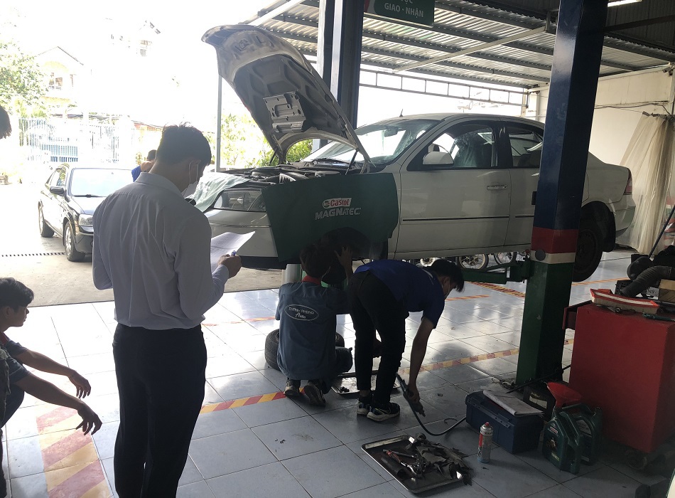 Basic car garage training information in Ho Chi Minh City