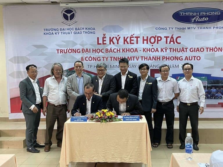 Thanh Phong Auto signed a cooperation agreement with Ho Chi Minh University of Technology