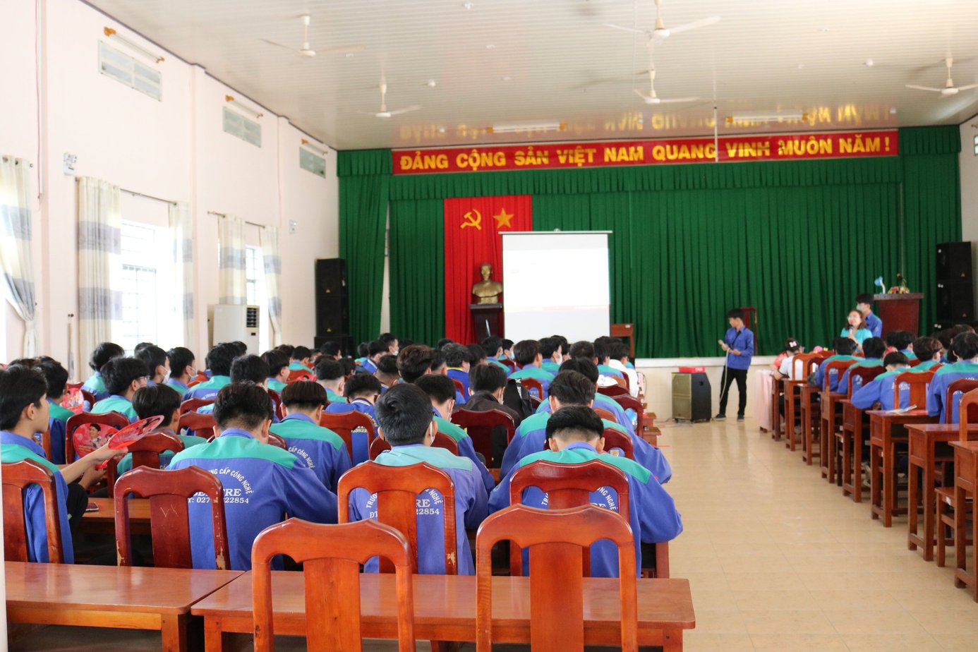 Vocational training in auto repair at Ben Tre High School of Technology