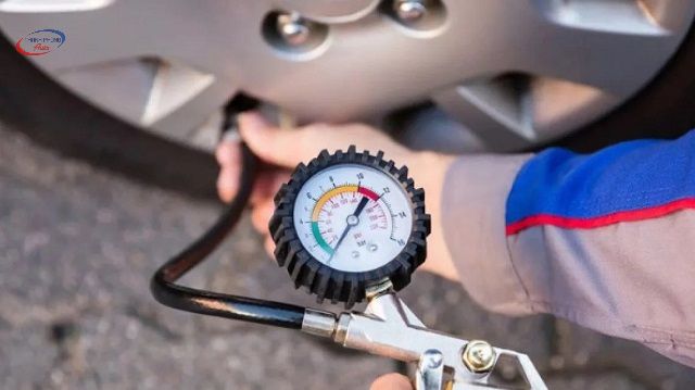 kiểm tra áp suất lốp ô tô