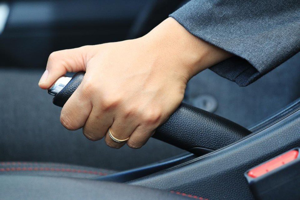 When stopping, you should pull the handbrake first, then return to P and turn off the engine