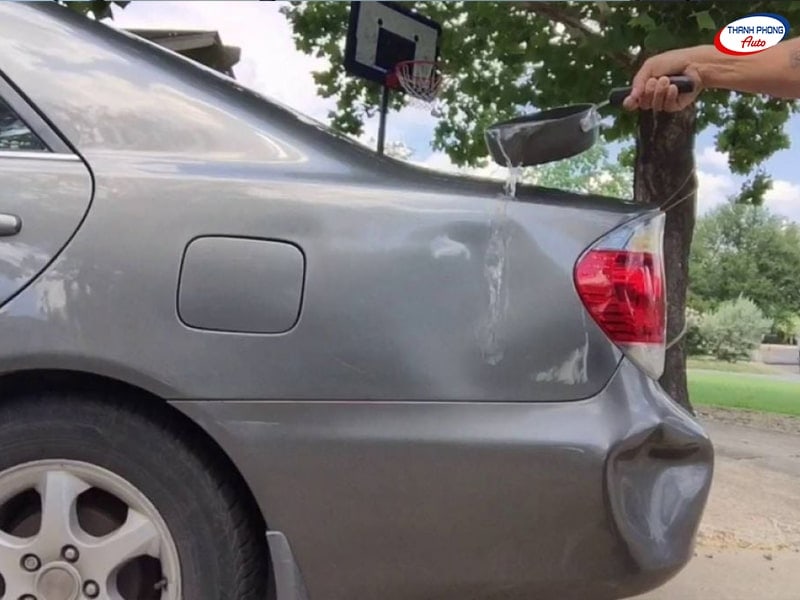 Sửa vết lõm/ móp trên ô tô bằng nước sôi - 8 Cách Tự Sửa Vết Lõm, Móp Trên Ô Tô Tại Nhà Hiệu Quả Sửa vết lõm/ móp trên ô tô bằng nước sôi