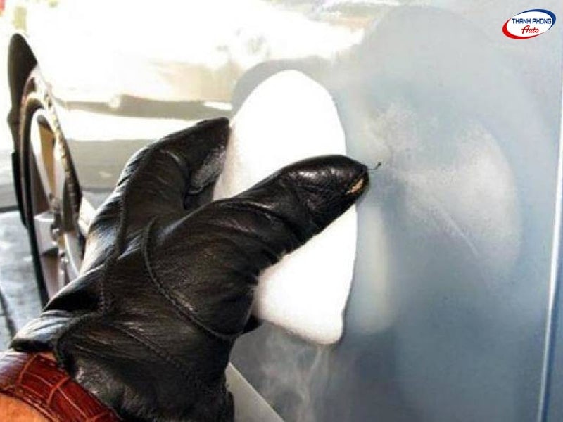 Xử lý vết móp ô tô bằng đá khô - 8 Cách Tự Sửa Vết Lõm, Móp Trên Ô Tô Tại Nhà Hiệu Quả Xử lý vết móp ô tô bằng đá khô