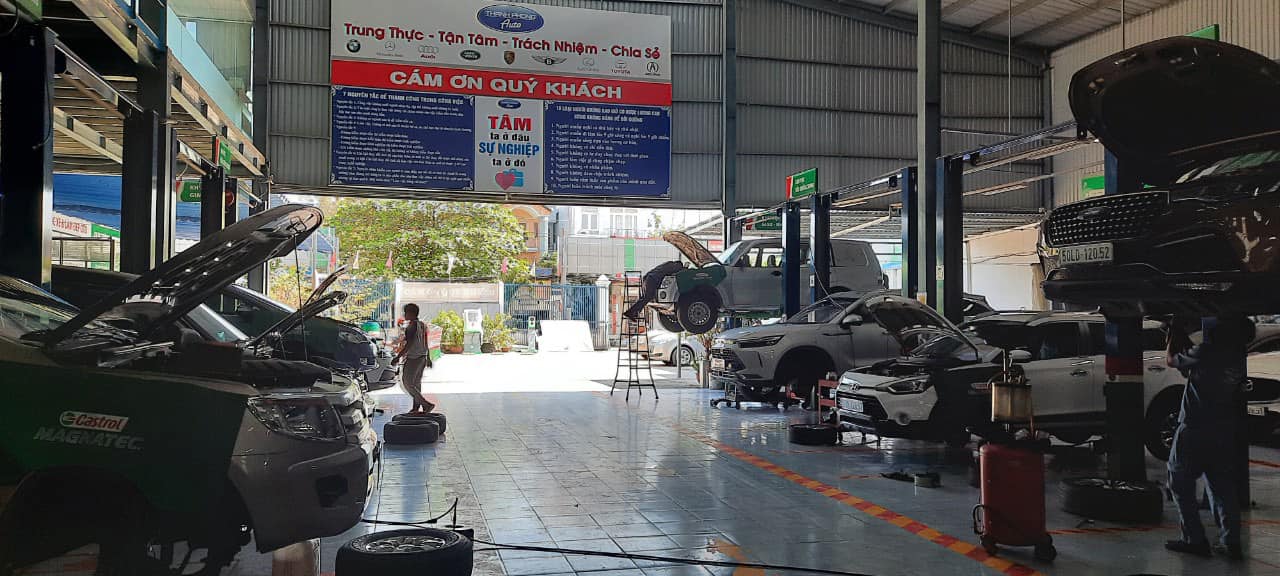 Quote for Prestigious, Quality Ford Car Painting Service in HCMC Quality Thanh Phong Auto Garage Hcm 2023