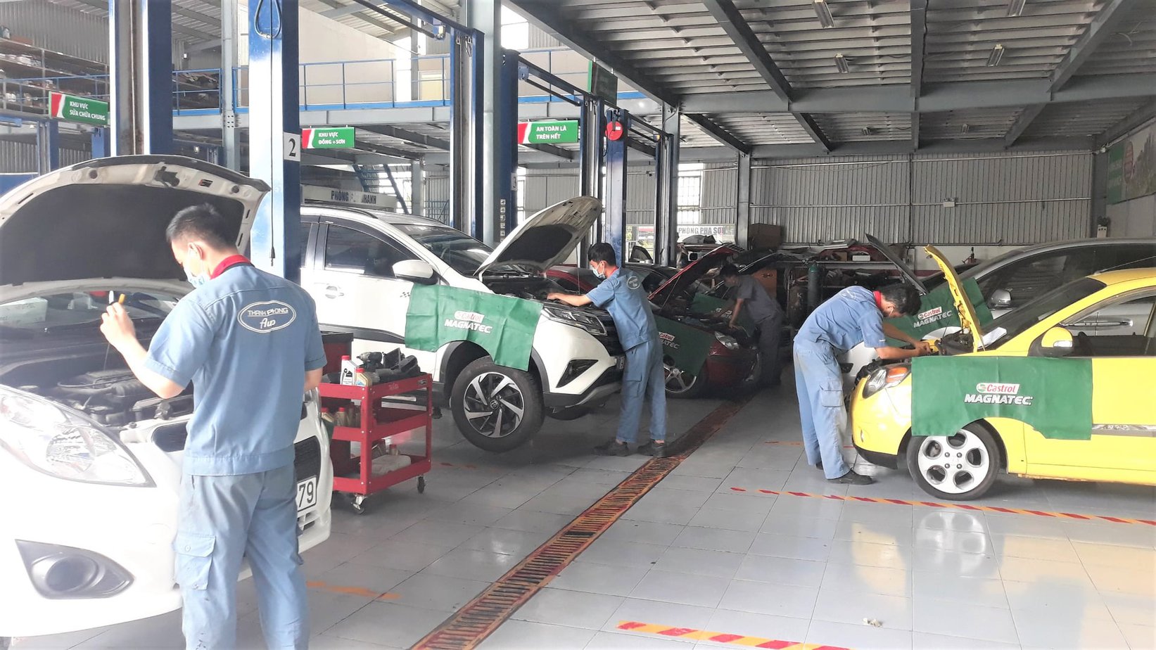 Báo Giá Dịch Vụ Sơn Xe Ô Tô Toyota Uy Tín, Chất Lượng Tại TPHCM cao cấp Garage Thanh Phong Auto HCM 2023