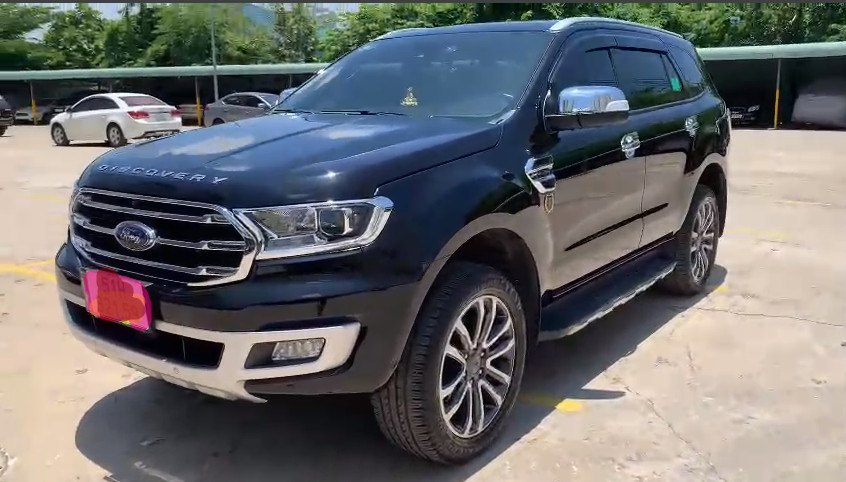 Selling Ford Everest Titanium 4WD car - Premium oil version, Price 1,05 quality Garage Thanh Phong Auto HCM 2023