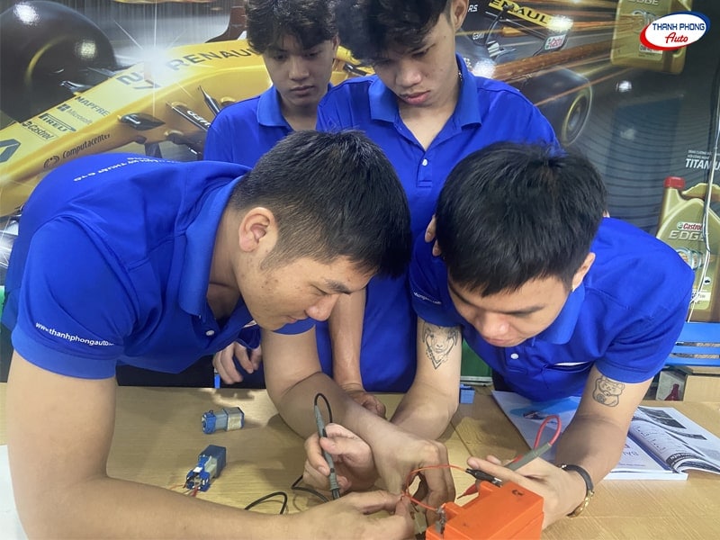 - A-Z Lộ Trình Học Nghề Sửa Chữa Điện Ô Tô