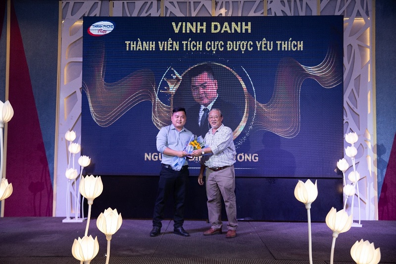 Teacher Ho Phi Long - Director of Training Center Congratulations to Thanh Phong Auto's Most Favorite Member