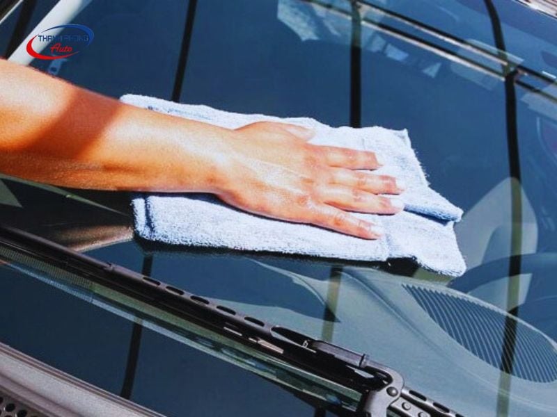 - Cách Chăm Sóc/ Vệ Sinh Kính Chắn Gió Ô Tô Bị Mờ, Trầy Xước