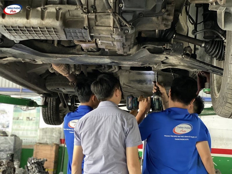 - Nên Học Sửa Chữa Ô Tô Ở Trường Hay Môi Trường Thực Tế? - Nên Học Sửa Chữa Ô Tô Ở Trường Hay Môi Trường Thực Tế?