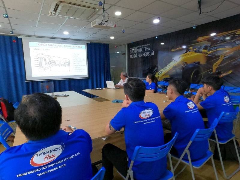 Lớp học tại Trung tâm đào tạo