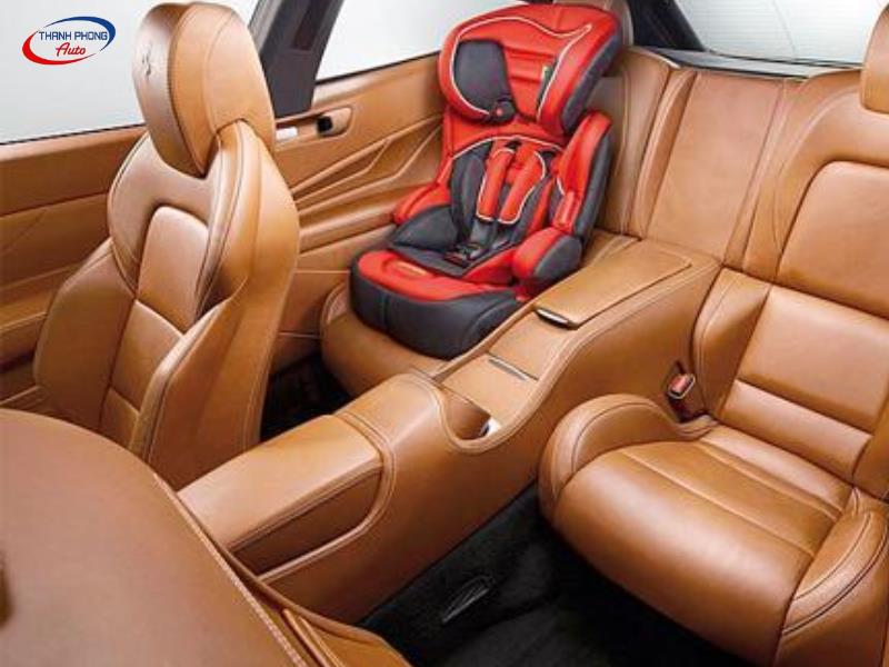 Nên phục hồi hay thay mới ghế da ô tô bị cũ?