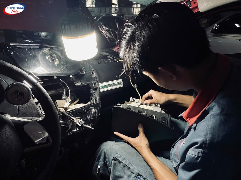 - Dịch Vụ Thay Thế Phụ Tùng Ô Tô Lưu Động Tại Nhà Chính Hãng Ở HCM