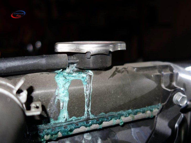 - Két Nước Bị Thủng Khi Ô Tô Đang Chạy: Dấu Hiệu, Nguyên Nhân & Cách Xử Lý - Két Nước Bị Thủng Khi Ô Tô Đang Chạy: Dấu Hiệu, Nguyên Nhân & Cách Xử Lý