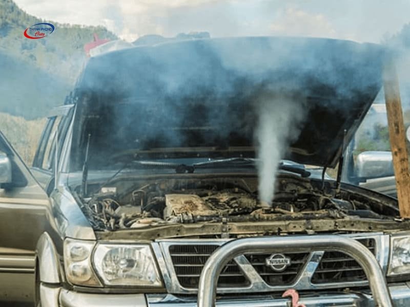 - Két Nước Bị Thủng Khi Ô Tô Đang Chạy: Dấu Hiệu, Nguyên Nhân & Cách Xử Lý - Két Nước Bị Thủng Khi Ô Tô Đang Chạy: Dấu Hiệu, Nguyên Nhân & Cách Xử Lý