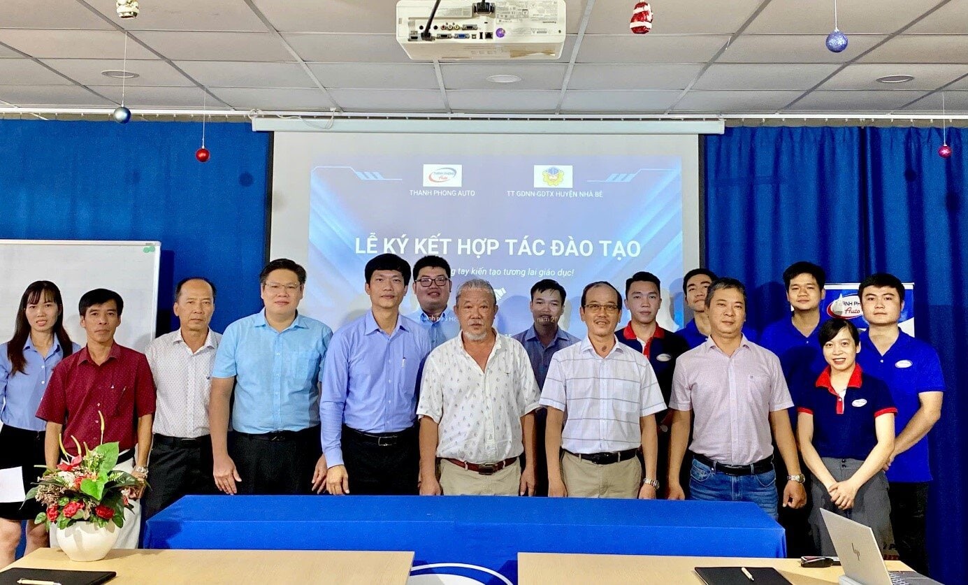 Đại diện hai đơn vị trong buổi lễ ký kết hợp tác