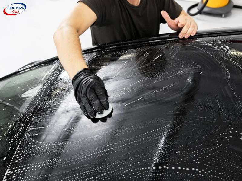 Chuẩn bị bề mặt kỹ trước khi phủ
