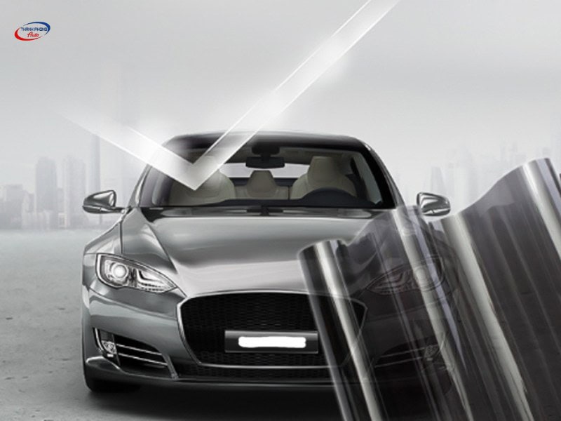 Dán phim cách nhiệt cho kính ô tô